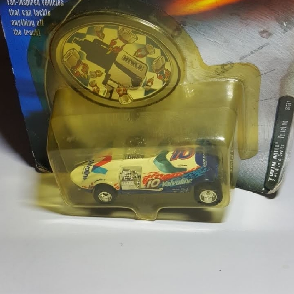 2001 Hot Wheels Racing Nascar 1:64 Scale #10 Twin Mill